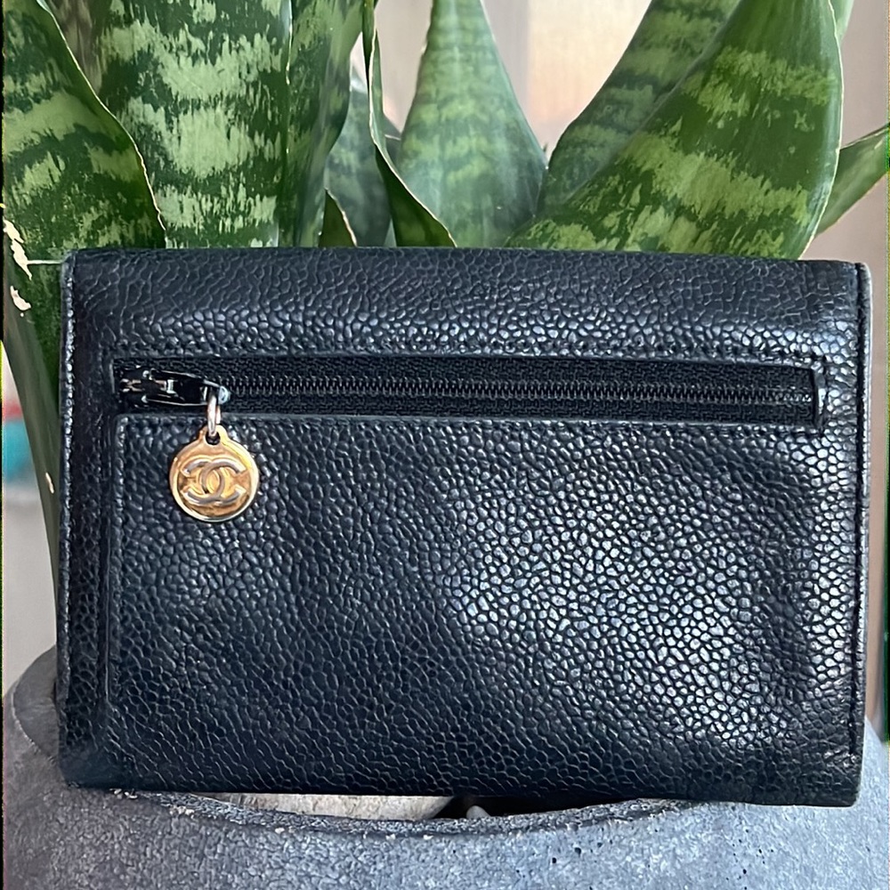 Chanel Black Leather Wallet With Beautiful Vintage Cc Logo On The Pull Tag View 2